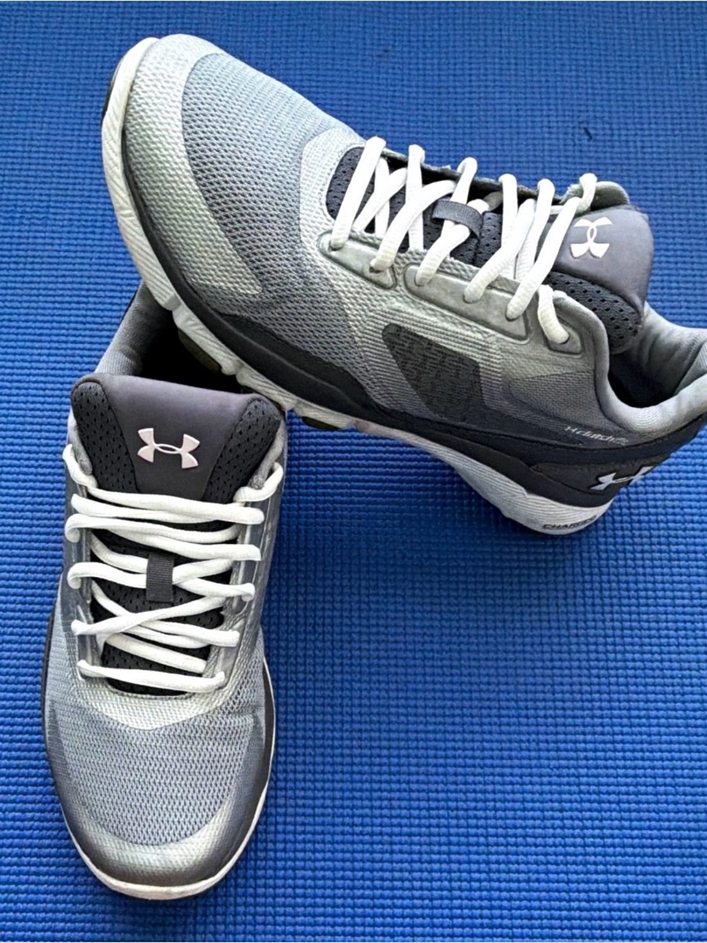Under Armour ClutchFit Men's Gray/White Low Top Lace Up Running Shoes US 9